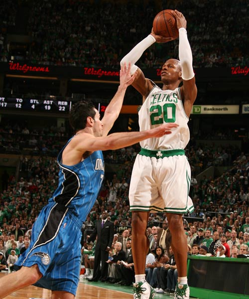 军则由澳大 军则由澳大