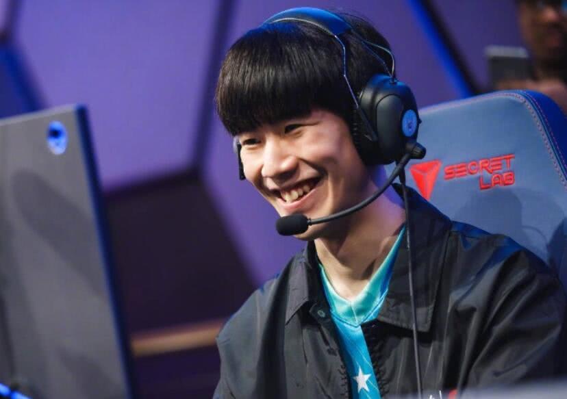 他在面对实 他在面对实