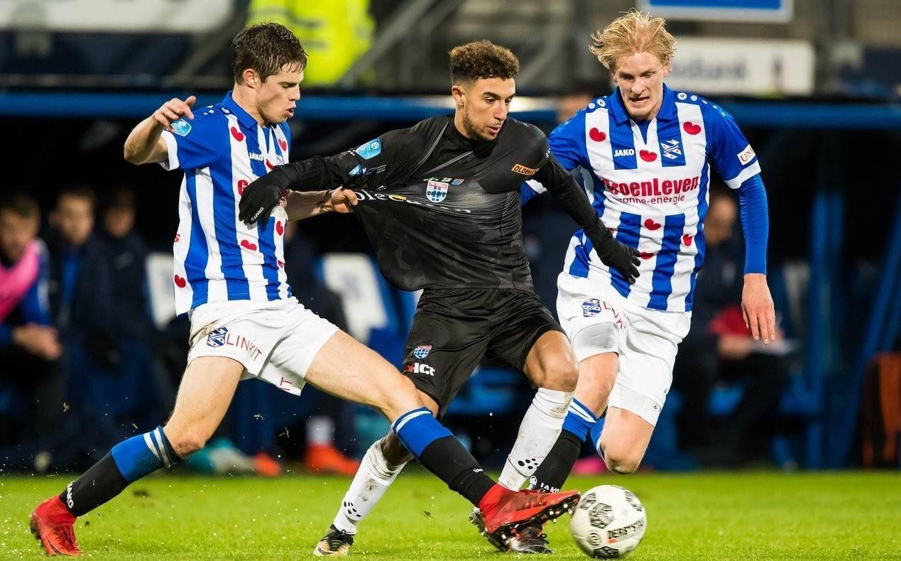 在对阵西班 在对阵西班